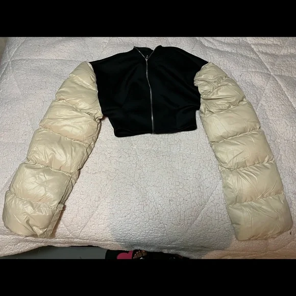 COPY - CROPPED PUFFER - Picture 1 of 2
